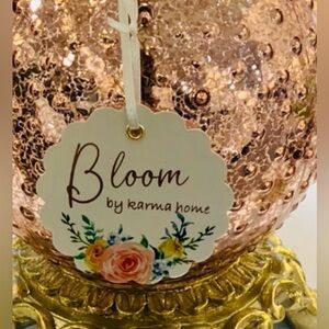 “BLOOM” KARMA HOME SMALL textured Accent table top lamp in pink/champagne color.